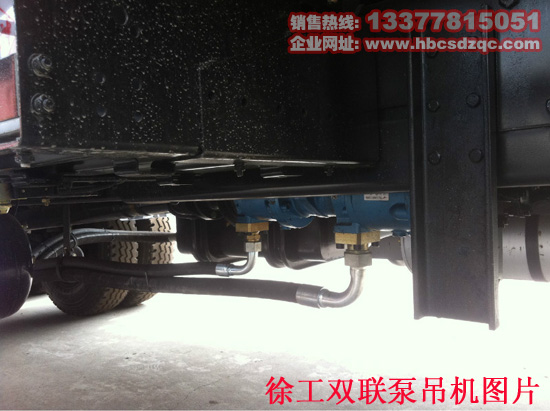 雙聯(lián)泵隨車(chē)吊圖片