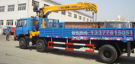 華神起重運(yùn)輸車(chē)