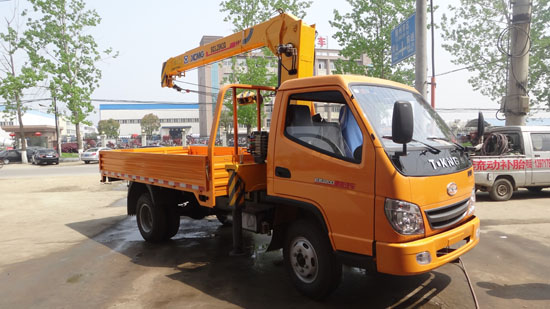 藍(lán)牌起重運輸車