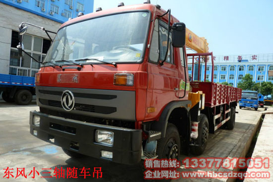 東風(fēng)小三軸隨車吊廠家