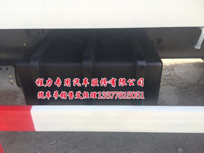 天龍后雙橋隨車(chē)吊圖片