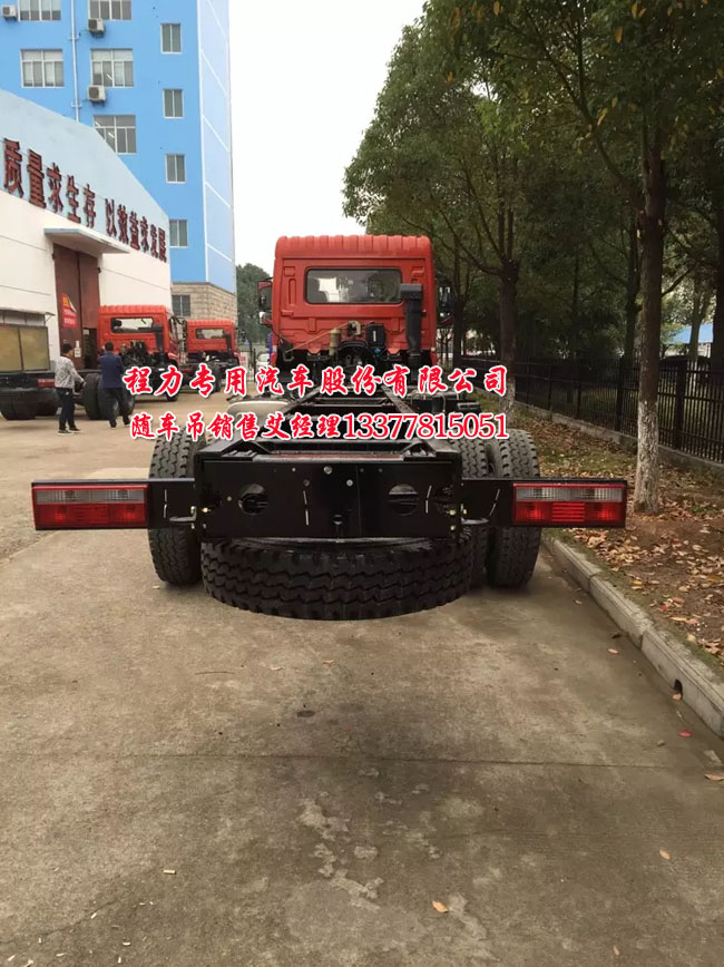 隨車(chē)起重運(yùn)輸車(chē)